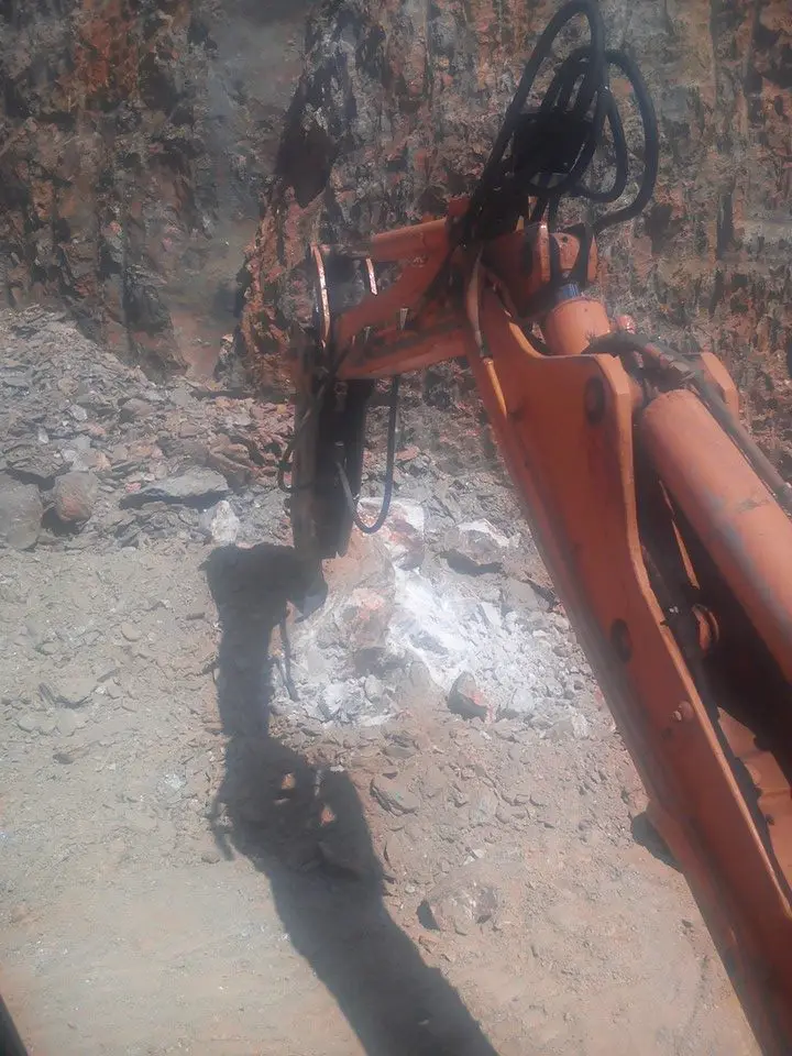 Trabalho de aterros e desaterros — JMF Terraplanagens (2)